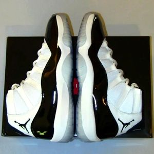 Air Jordan 11 concord